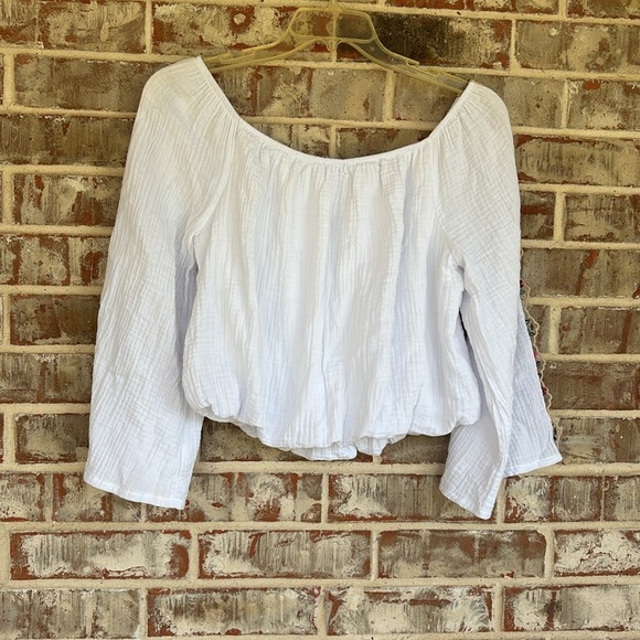 Miami for Francesca’s White Embroidered Floral Off Shoulder Cropped Blouse - Picture 7 of 9